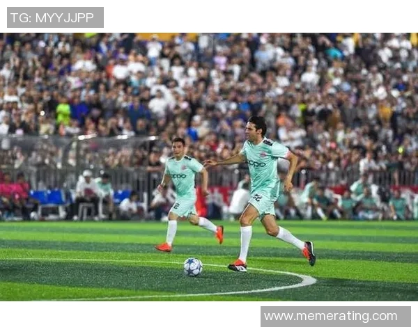 足球巨星惊现校园 学生们意外迎接惊喜挑战赛